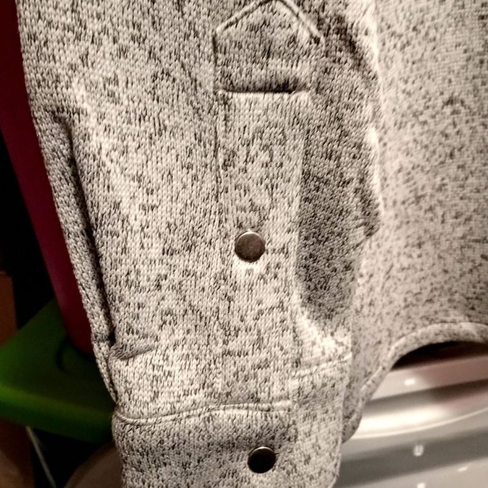 Rivalry Threads Gray Button-Up Shirt - Picture 4 of 11